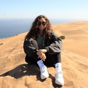 Meet your Posher, Adriana